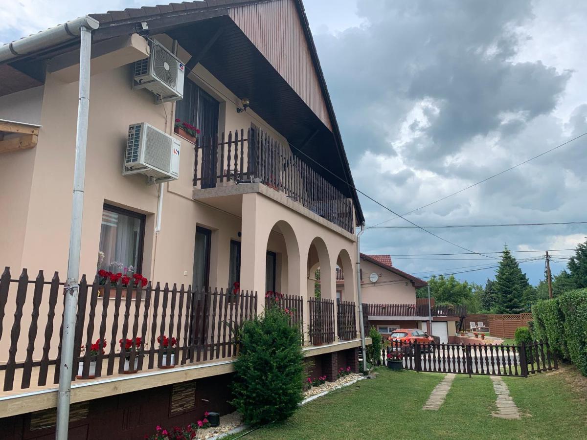 Nagcsalados Rozsa Apartman Balatonlelle Ngoại thất bức ảnh